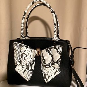 Like Dreams Double Bow Bow tie Satchel NWOT